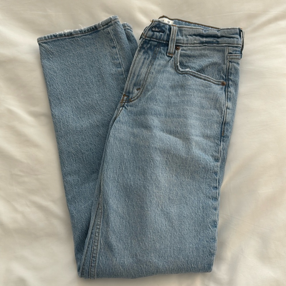 Abercrombie & Fitch Mid Rise 90s Straight